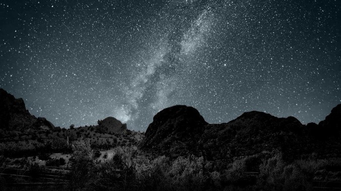 看新闻说老美的B-2连续飞了37小时，飞行员的吃喝拉撒怎么解决?